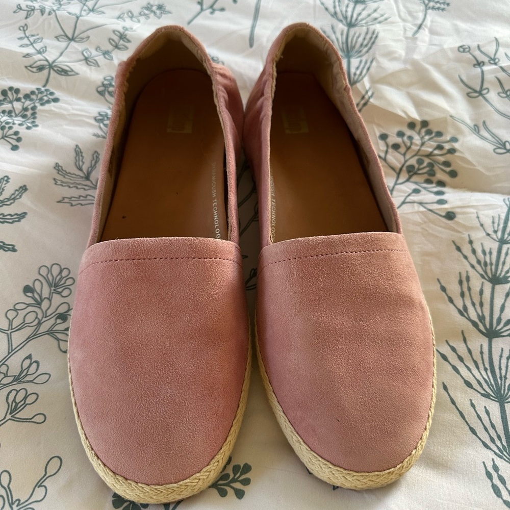 Size 9 Fitflop pink suede loafer